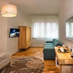 فندق مبيت وإفطار Relais Dell'ussero Centro 3*